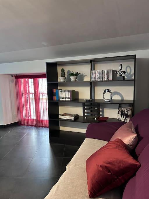 Elegante Appartamento Privato In Palazzo Storico Del XVIII - Pieno Centro Никосия Экстерьер фото