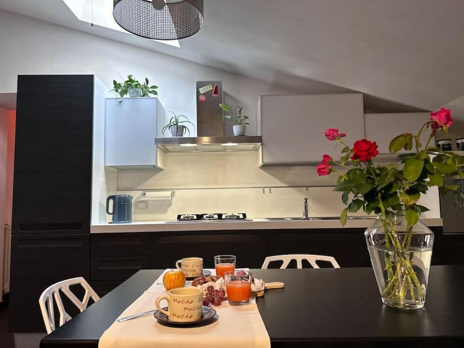 Elegante Appartamento Privato In Palazzo Storico Del XVIII - Pieno Centro Никосия Экстерьер фото