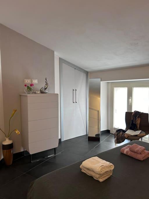Elegante Appartamento Privato In Palazzo Storico Del XVIII - Pieno Centro Никосия Экстерьер фото