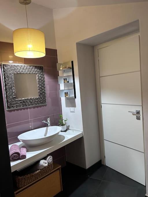 Elegante Appartamento Privato In Palazzo Storico Del XVIII - Pieno Centro Никосия Экстерьер фото