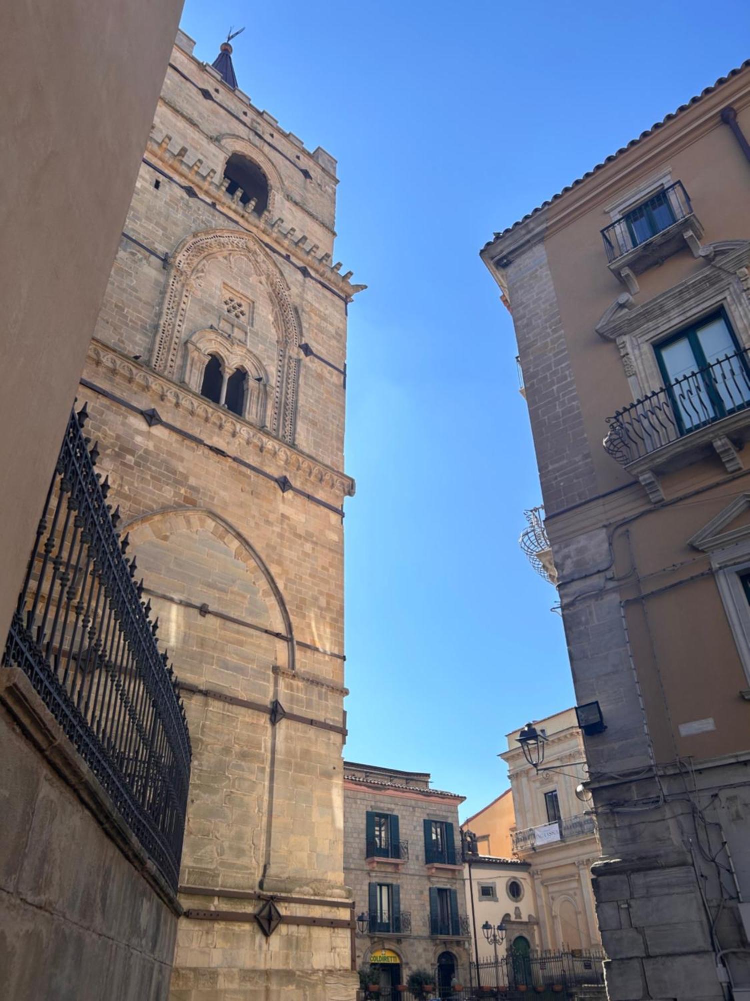Elegante Appartamento Privato In Palazzo Storico Del XVIII - Pieno Centro Никосия Экстерьер фото