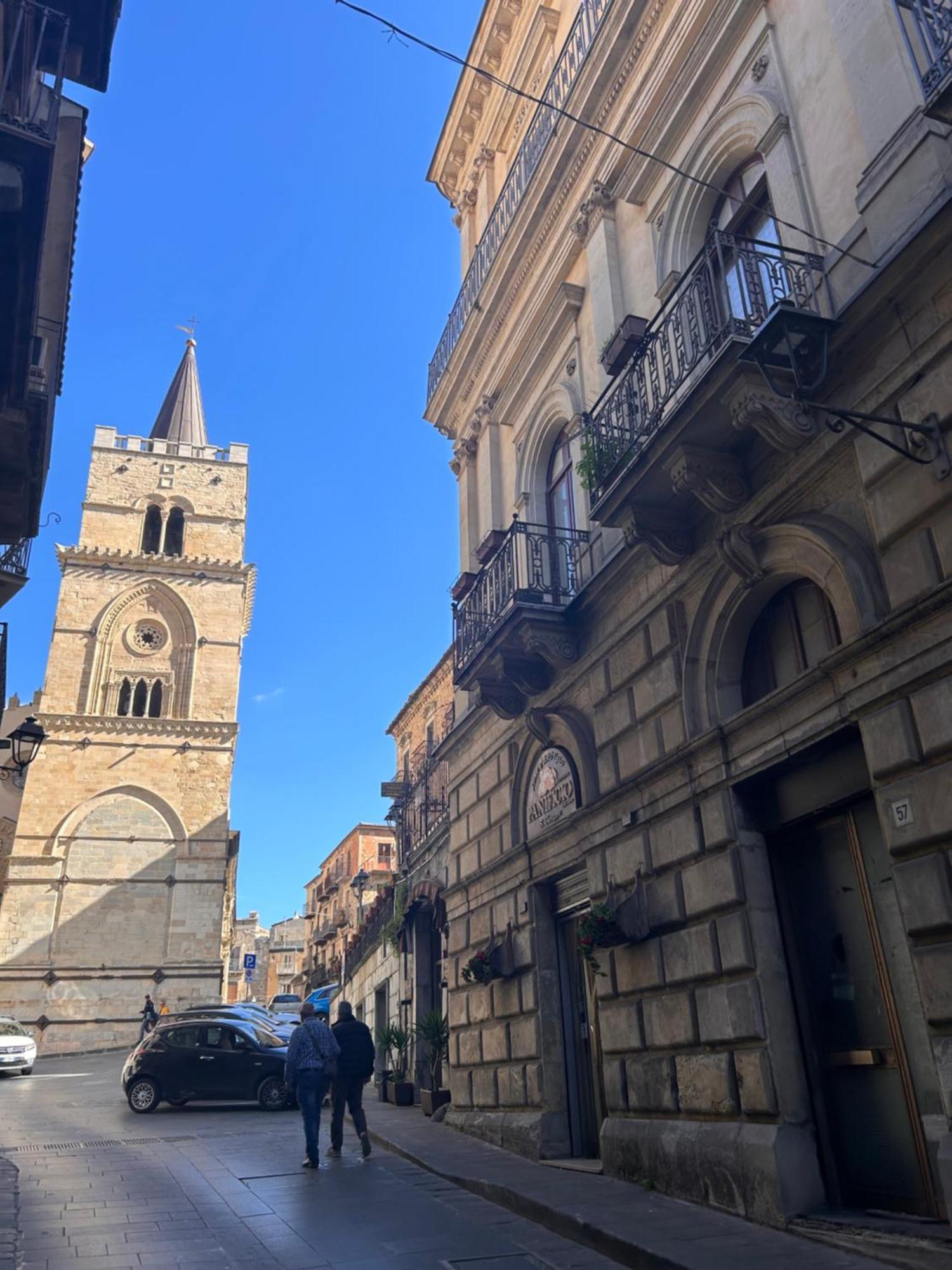 Elegante Appartamento Privato In Palazzo Storico Del XVIII - Pieno Centro Никосия Экстерьер фото